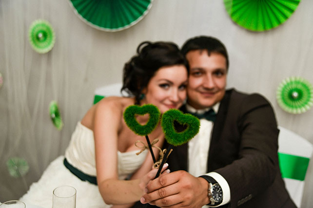 Свадьба в зелёном цвете своими руками, жених и невеста с сердечками