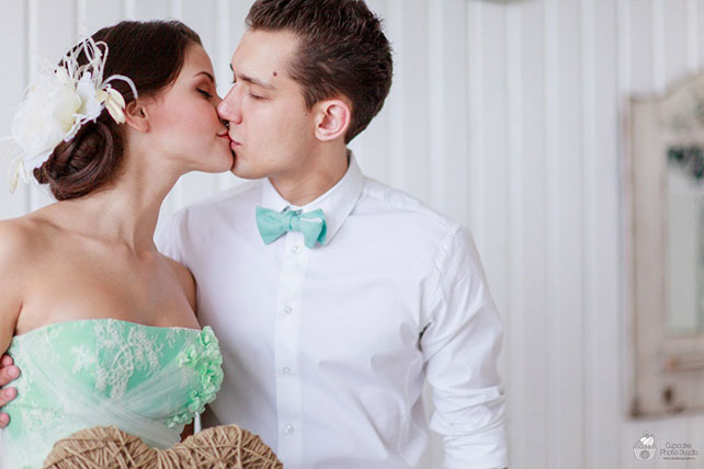 Невесомая свадьба в стиле Тиффани, фотосессия жениха и невесты