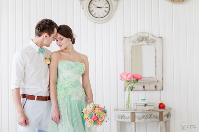 Невесомая свадьба в стиле Тиффани, фотосессия молодожёнов в студии