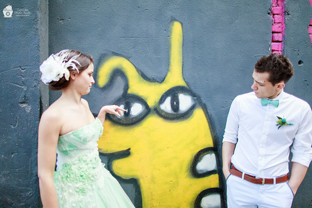 Невесомая свадьба в стиле Тиффани, фотосессия жениха и невесты на заводе Флакон