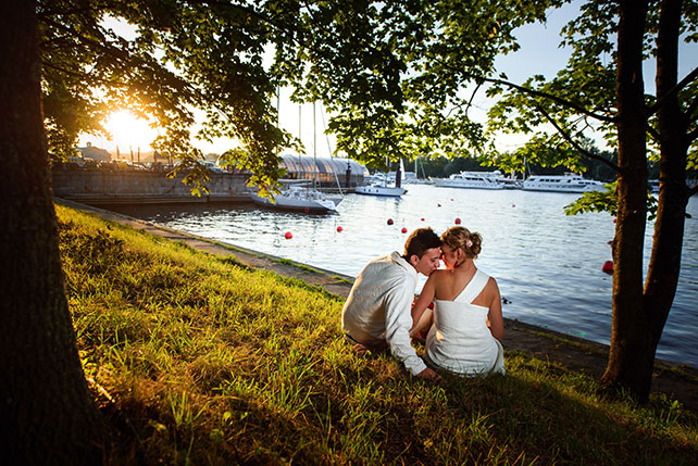 Весёлая свадьба у бассейна, фотосессия молодожёнов