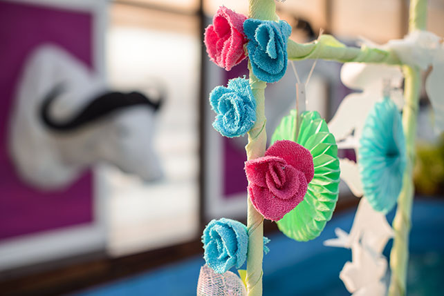 Весёлая свадьба у бассейна, арка для церемонии регистрации