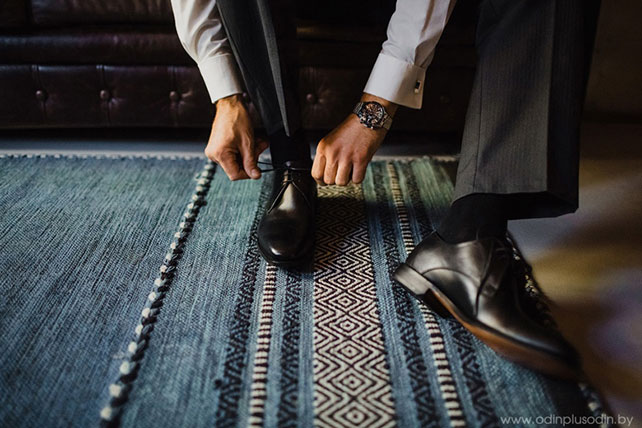 Осенняя свадьба в английском стиле, туфли, часы жениха