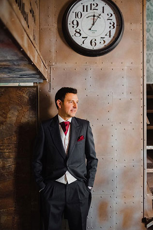 Осенняя свадьба в английском стиле, образ жениха