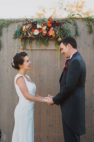 Осенняя свадьба в английском стиле, церемония, жених и невеста