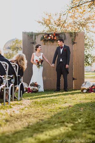 Осенняя свадьба в английском стиле, церемония, жених и невеста