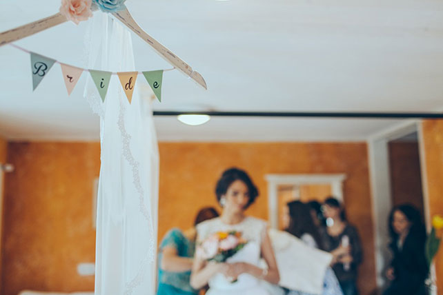 вешалка для свадебного платья