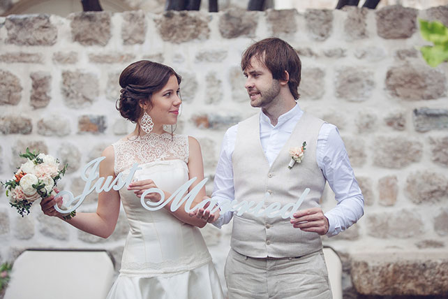 Романтика в Черногории, свадьба Анастасии и Виктора, фотосессия молодожёнов с буквами