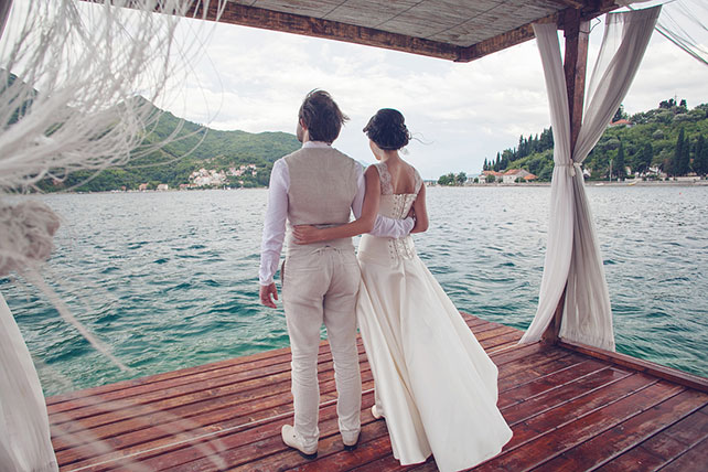 Романтика в Черногории, свадьба Анастасии и Виктора, фотосессия молодожёнов на фоне моря