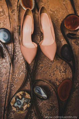 свадьба в духе старины, туфли невесты