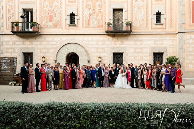Великолепная свадьба в Испании: Мария и Денис, общее фото жениха и невесты с гостями