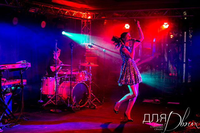 Великолепная свадьба в Испании: Мария и Денис, фотография, певица на свадьбе