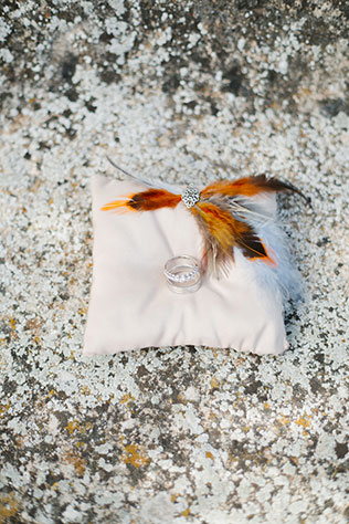 свадьба в испанском замке, подушечка для колец с перьями