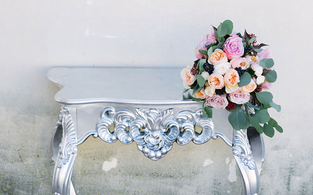 свадьба в испанском замке, букет невесты с листьями эвкалипта