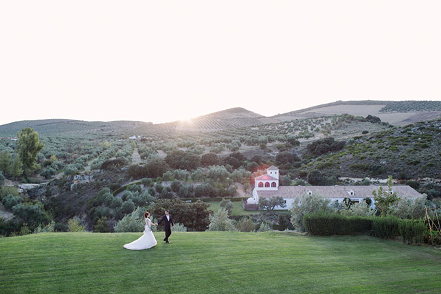 свадьба в испанском замке, жених и невеста