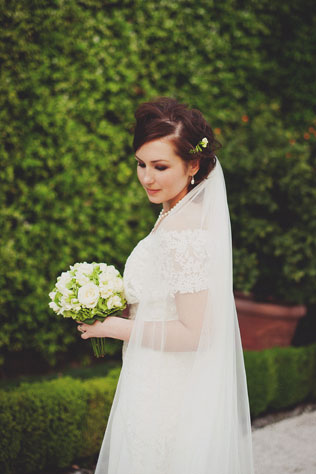 Свадьба в Италии, невеста с букетом