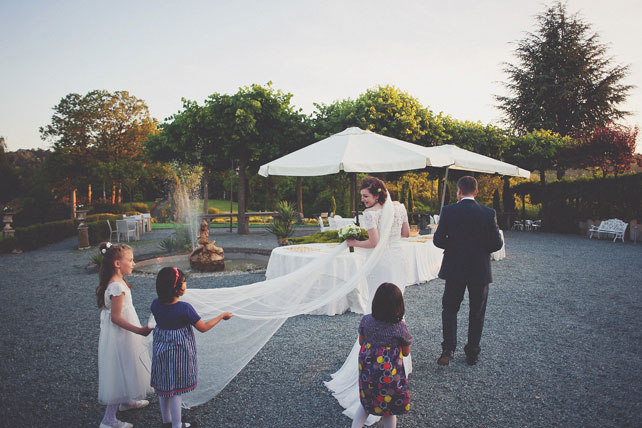 Свадьба в Италии, жених и невеста с детьми