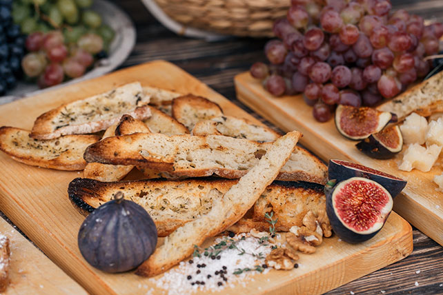 Свадьба Александра и Александры в итальянском стиле, гренки, фрукты