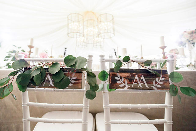Свадьба Александра и Александры в итальянском стиле, стулья молодожен