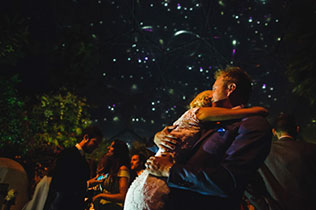 свадьба в оранжерее, вечерние огни