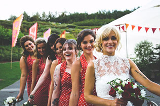 свадьба в оранжерее, невеста с подружками