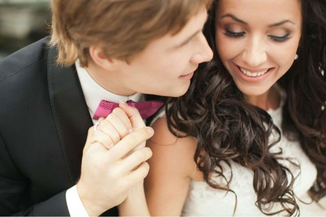 Свадьба в оранжевом цвете, жених и невеста