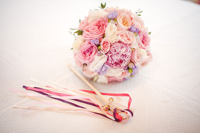 свадьба в пастельных тонах, букет невесты, приветственные ленты