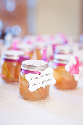 свадьба в пастельных тонах, бонбоньерки баночки с вареньем
