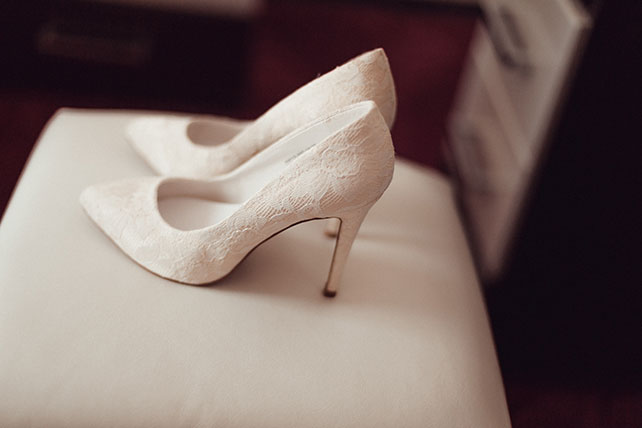 Персиковая свадьба в пастельных тонах, туфли невесты