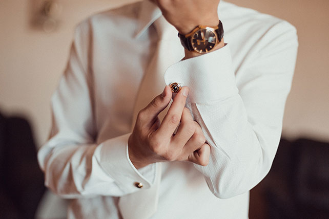 Персиковая свадьба в пастельных тонах, запонки жениха