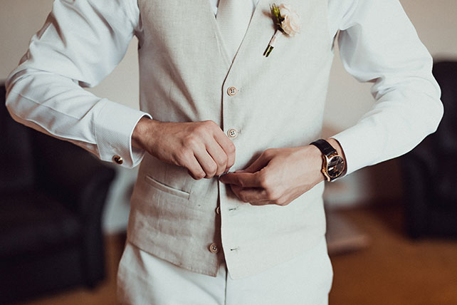 Персиковая свадьба в пастельных тонах, жилетка жениха