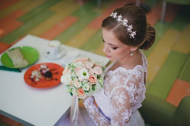 Персиковая свадьба в пастельных тонах, образ невесты