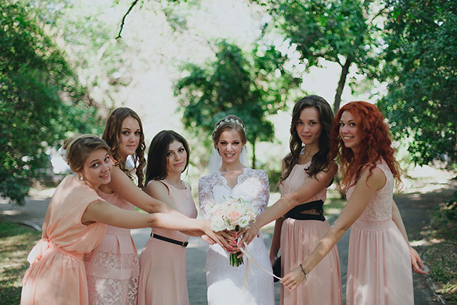 Персиковая свадьба в пастельных тонах, подружки невесты