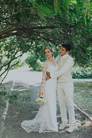 Персиковая свадьба в пастельных тонах, жених и невеста