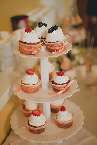 Персиковая свадьба в пастельных тонах, сладкий стол