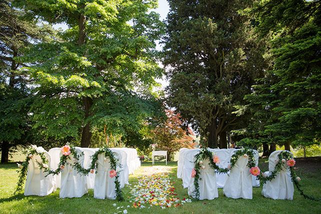Свадьба в Пьемонте, декор места церемонии бракосочетания, декор стульев