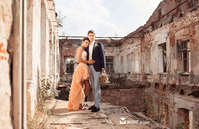 свадьба в разрушенной усадьбе, жених и невеста