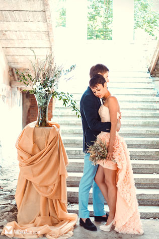 свадьба в разрушенной усадьбе, жених и невеста