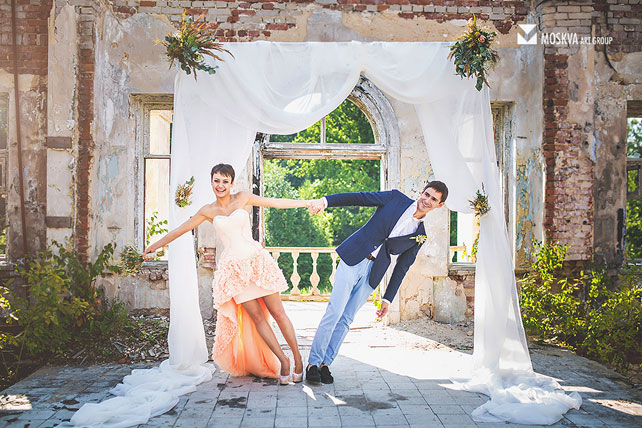 свадьба в разрушенной усадьбе, жених и невеста