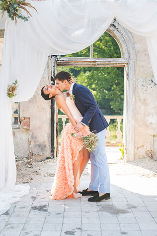 свадьба в разрушенной усадьбе, жених и невеста