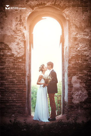 свадьба в разрушенной усадьбе, жених и невеста