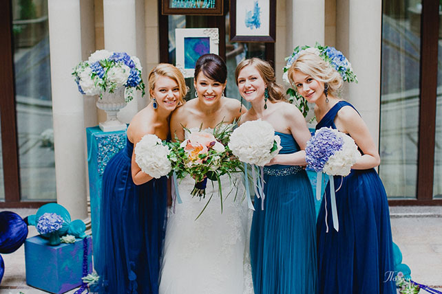 свадьба в синем цвете, невеста с подружками