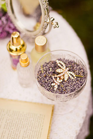 свадьба в сиреневом саду, оформление фотосессии