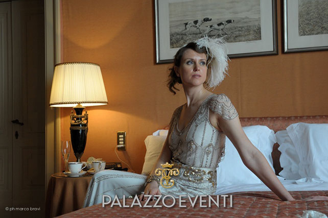 Зажигательная свадьба в стиле Великого Гэтсби, образ невесты, биссер, перо