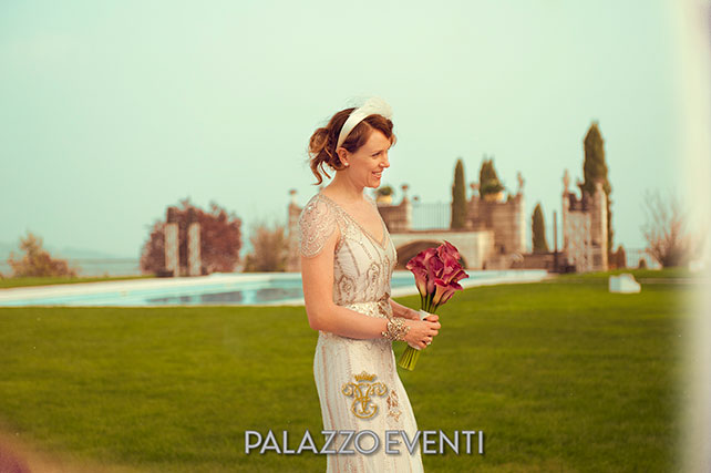 Зажигательная свадьба в стиле Великого Гэтсби, образ невесты, у бассейна