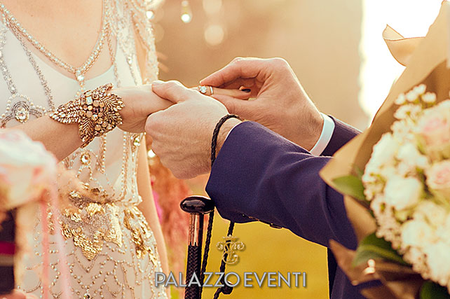 Зажигательная свадьба в стиле Великого Гэтсби, церемония бракосочетания, обручальные кольца