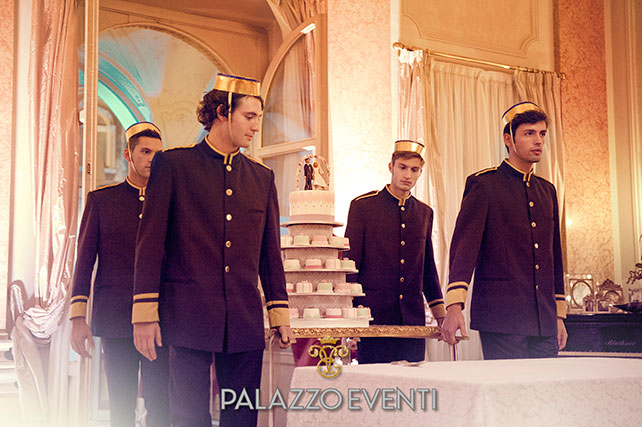 Зажигательная свадьба в стиле Великого Гэтсби, свадебный торт, сладкий стол