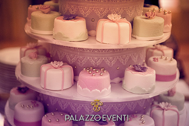 Зажигательная свадьба в стиле Великого Гэтсби, сладкий стол, пирожное