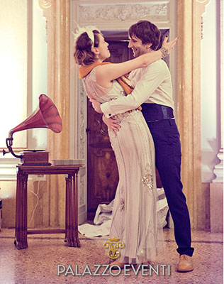 Зажигательная свадьба в стиле Великого Гэтсби, танец молодоженов, старый громафон