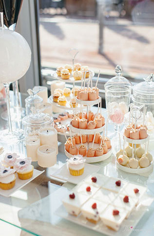 Свадьба в стиле Chanel, сладкий стол